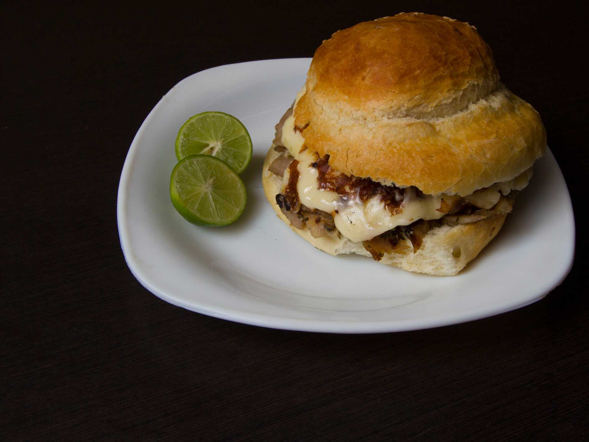 Cemita Árabe con Queso Fundido