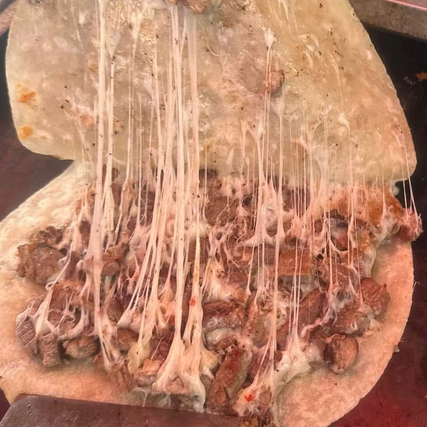 QUESADILLA DE CARNE ASADA