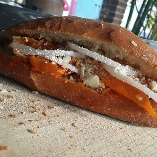 Lonche de Chilaquiles Sencillo