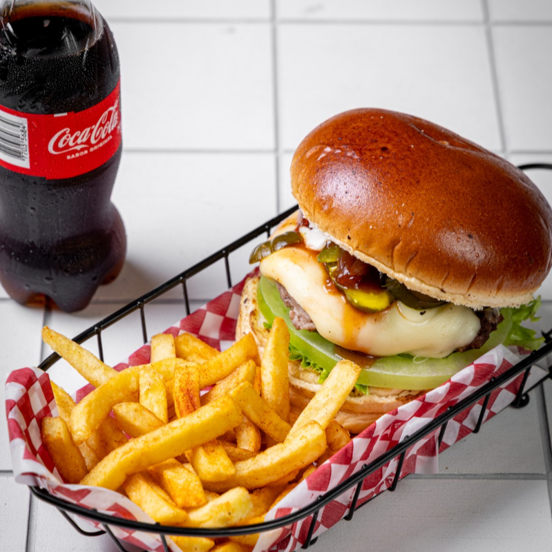 Master Burger Clásica más Bebida