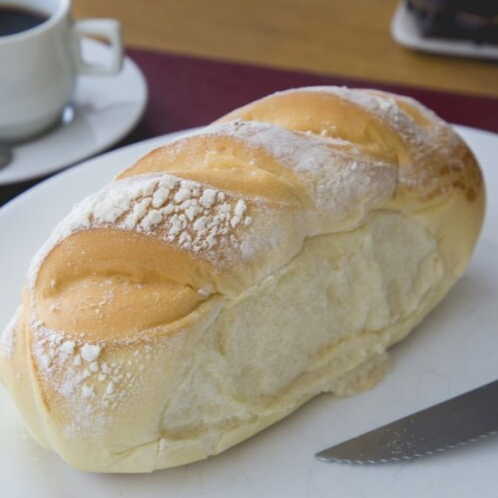 Pão extremamente macio e aromático, feito com mandioquinha que traz sabor levemente adocicado e textura fofinha.