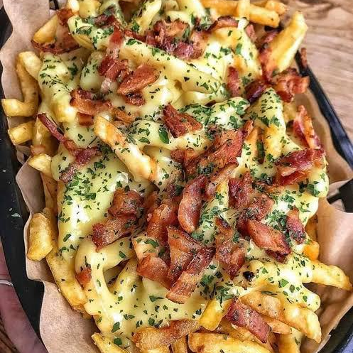 Papas a la Francesa con Queso y Tocino