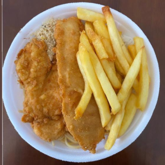 Acompanha Arroz Feijão Fritas e Farofa 400g aprox