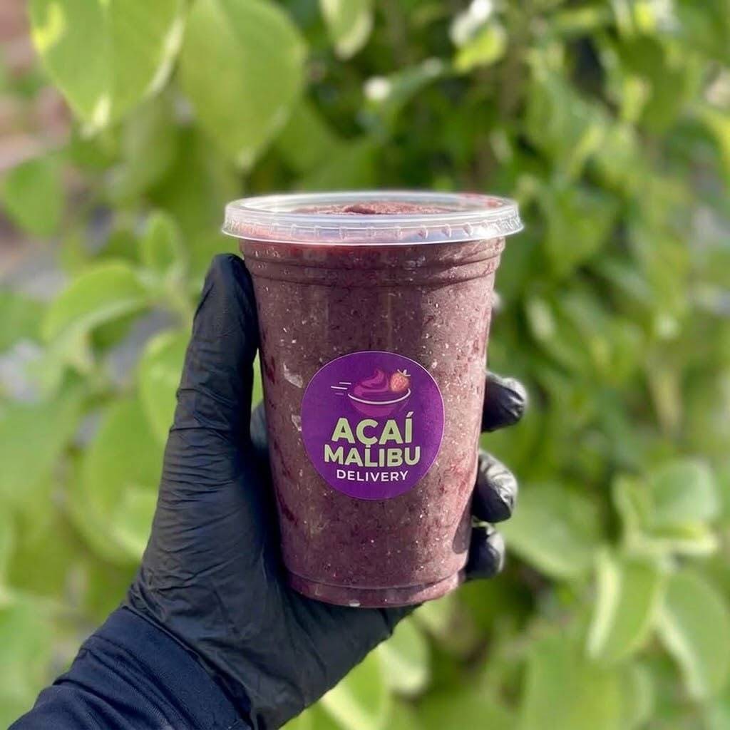 Copo de 300ml de açaí premium puro.