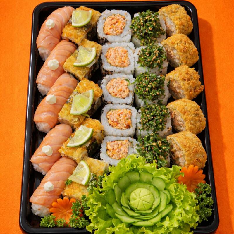 5 niguiri salmão masaricado, 5 niguiri skin, 5 uranaki Filadélfia, 5 uranaki skin, 5 hot holl.