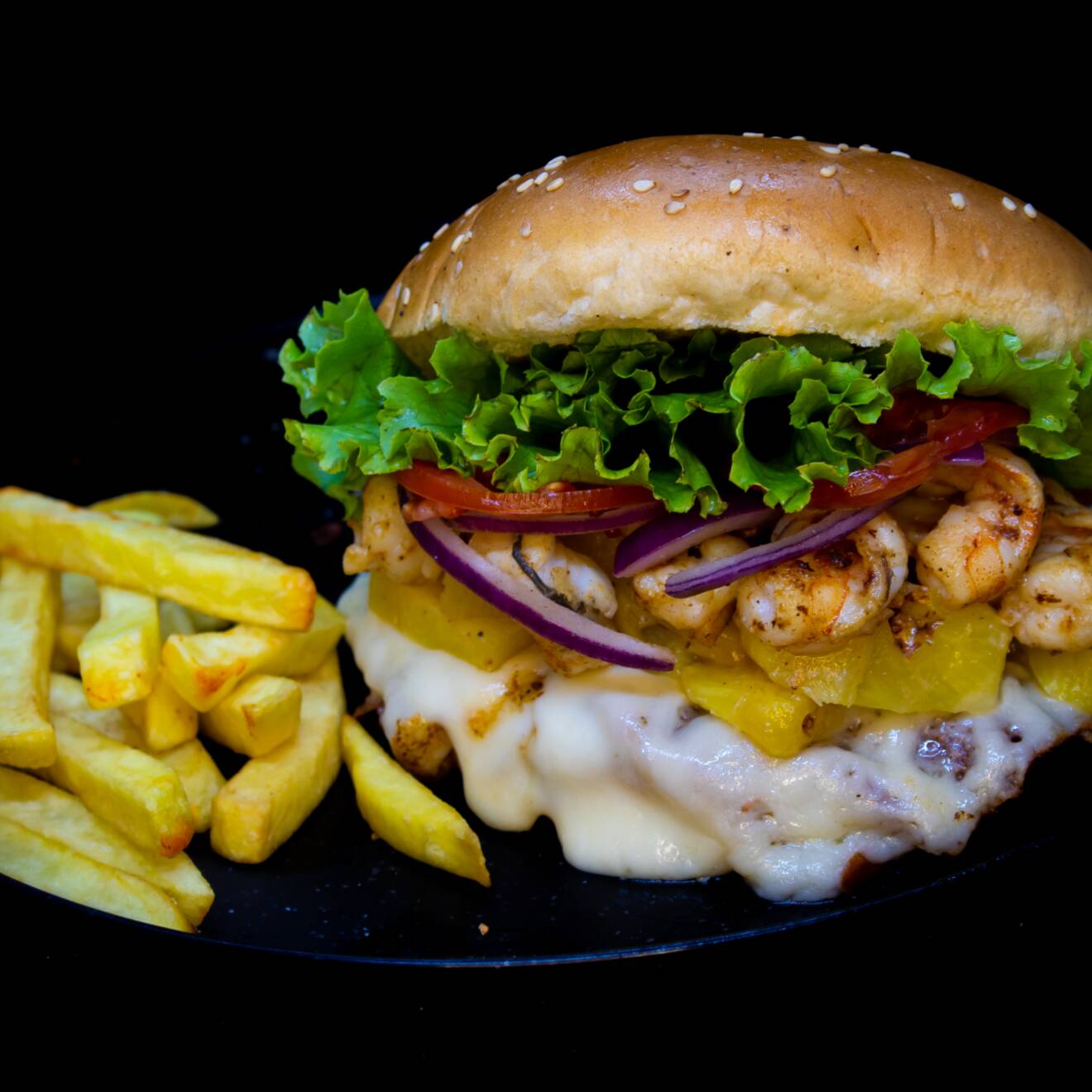 Hamburguesa Camarones Hawaiana y Papas