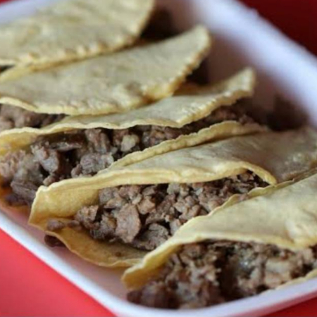 Taco de Chicharron en Salsa Roja