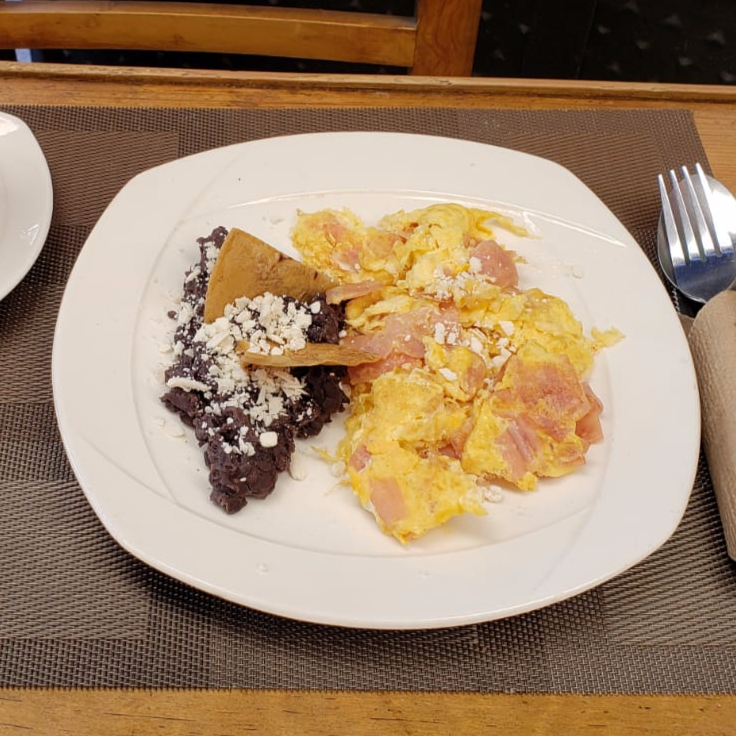 Huevos con jamón