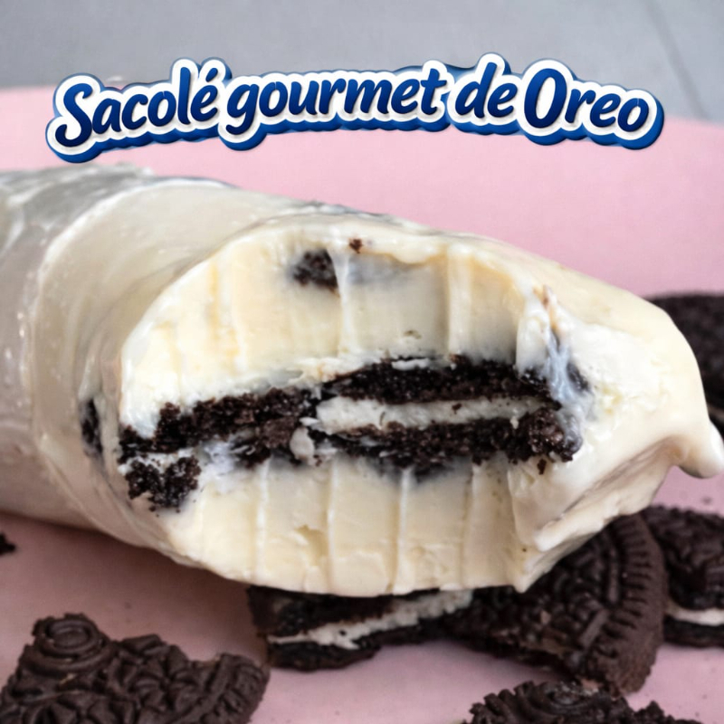Sacolé gourmet cremoso de ninho com biscoito Oreo .