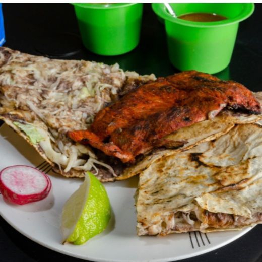 Tlayuda de cecina enchilada