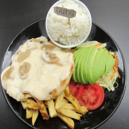 POLLO A LA PLANCHA EN SALSA DE CHAMPIÑONES