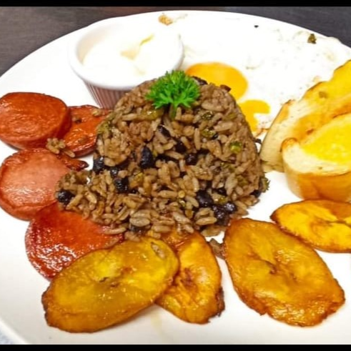 Desayuno Tradicional + Bebida