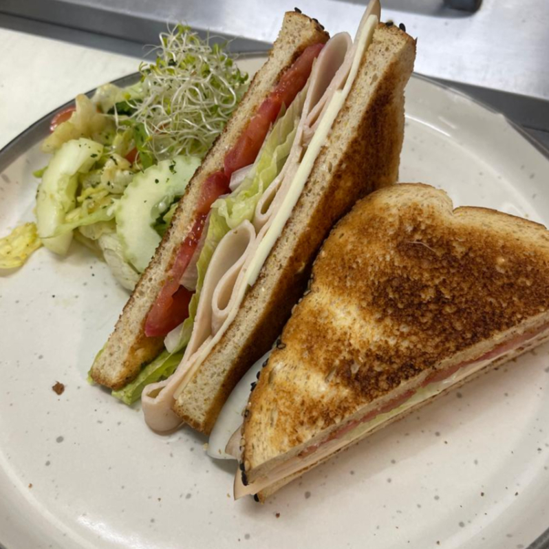 SANDWICH DE PAVO