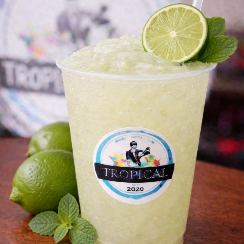 Limão , água mineral e açúcar