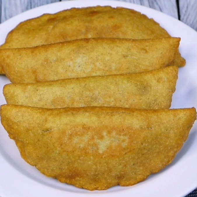 Empanada con Queso de Hebra y Pollo