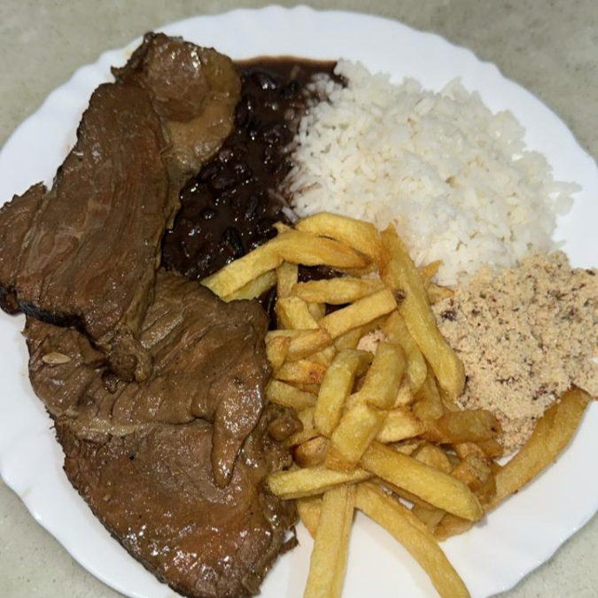 Acompanha: arroz, feijão, fritas e farofa.