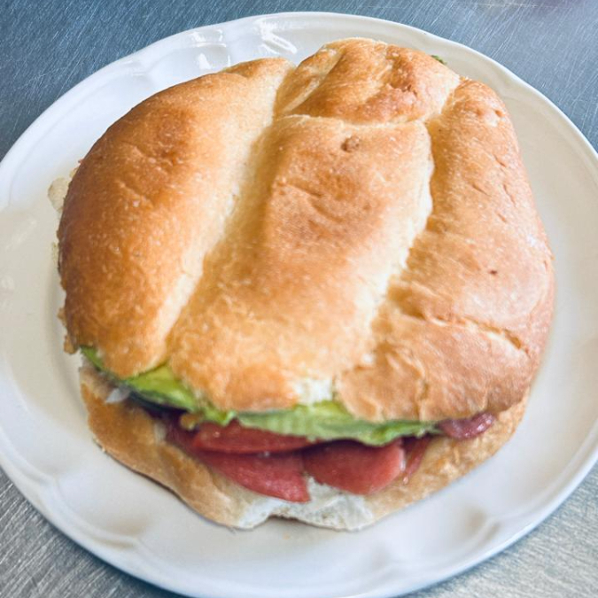 Torta de Salchicha C/Queso Oaxaca
