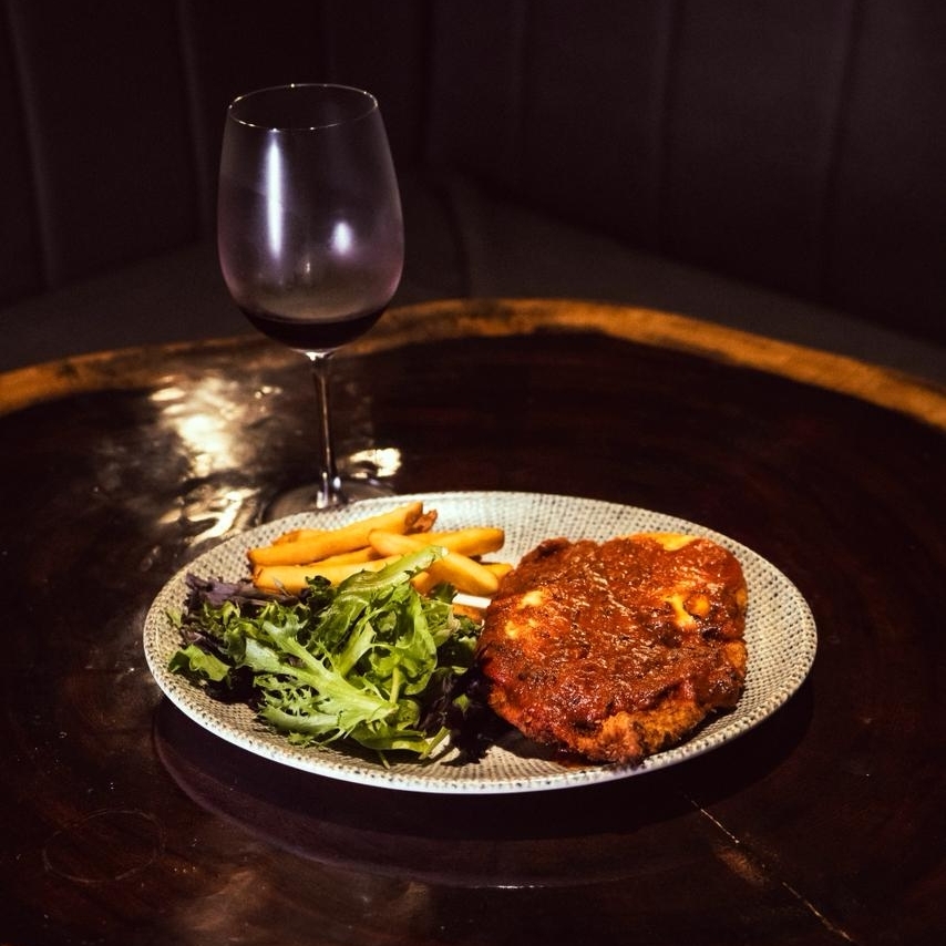 Milanesa De Pollo Empanizada A la Parmesana