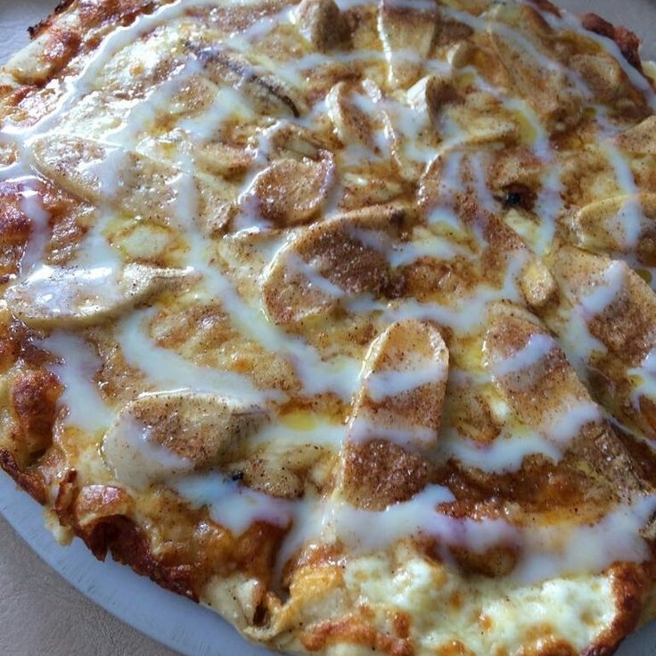 Banana, mussarela, açúcar e canela.