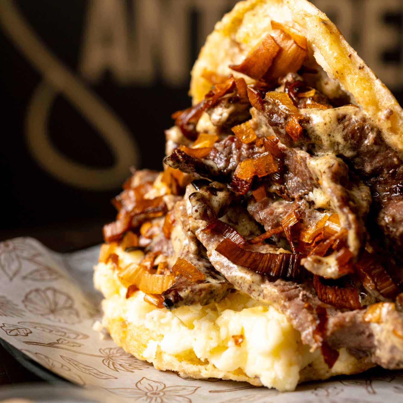 Arepa Lomo Tres Pimientas