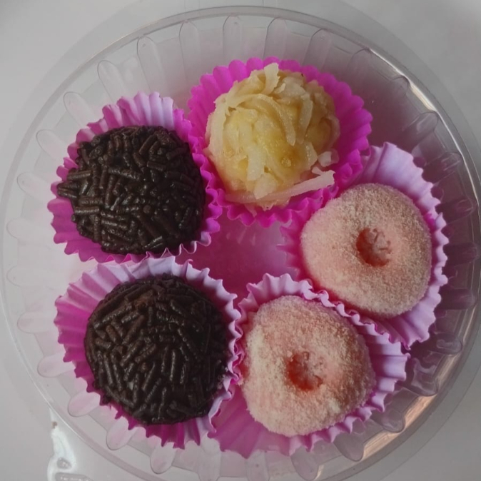 Leite condensado/ Chocolate/ Coco ralado / Amendoim / Leite em pó/ Suco em pó sabores