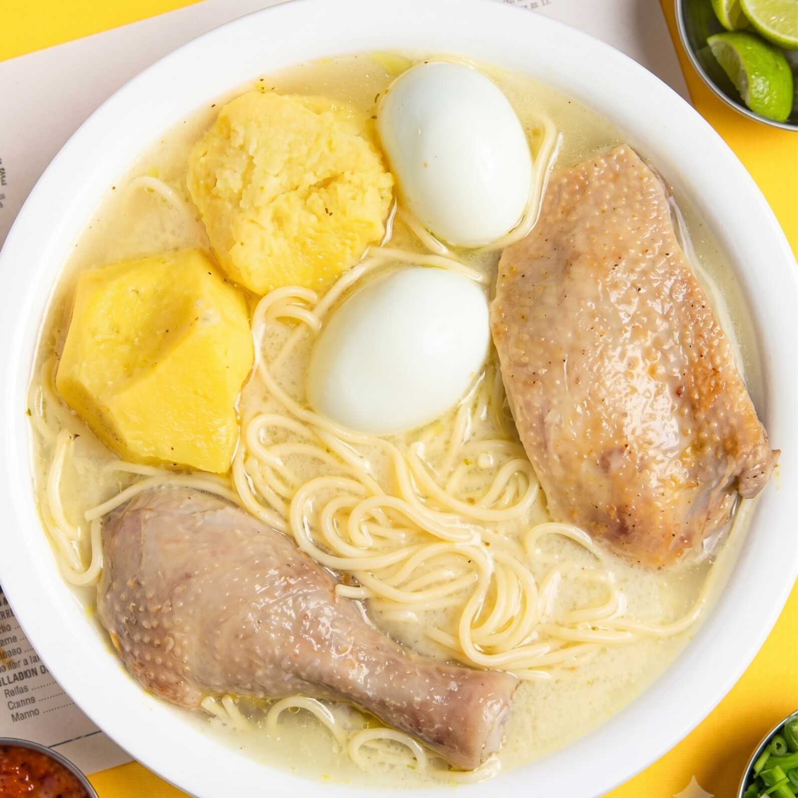 Caldo de Gallina con 2 Presas