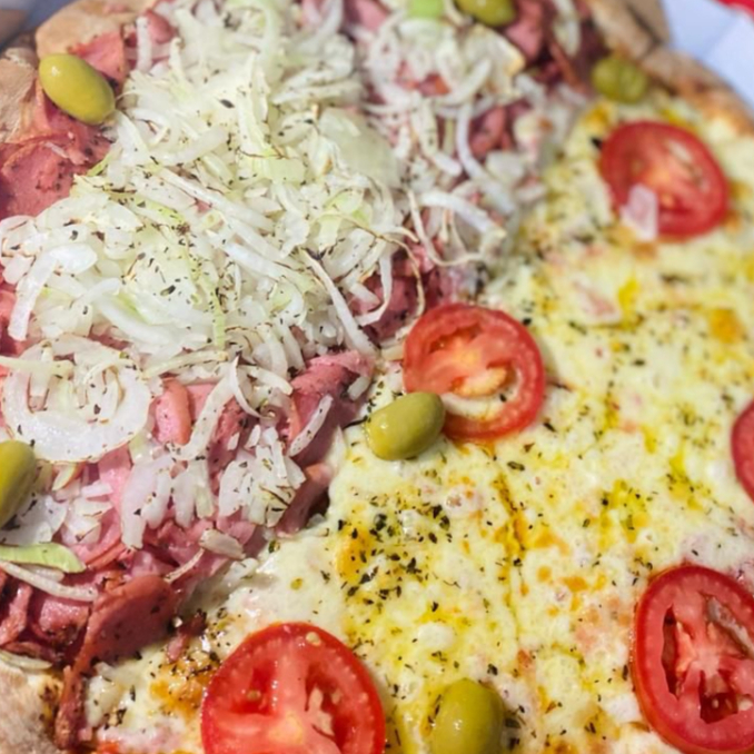 Mussarela, Calabresa ,Frango c catupiry ,Baiana 1, Escarola ,Peruana c catupiry, lombo, Calabresa especial, Marguerita , Napolitano, Abobrinha,