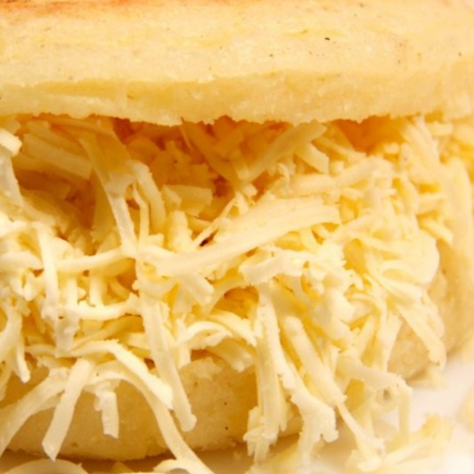 Arepa con Queso Blanco y Mantequilla