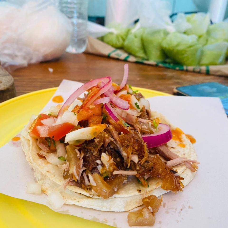 3 tacos de carnitas + 1 refresco