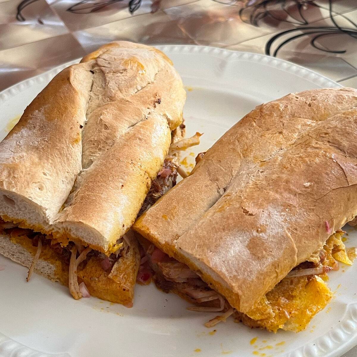 3 Tortas de Cochinita