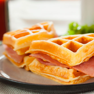 Waffle de Jamón con Queso