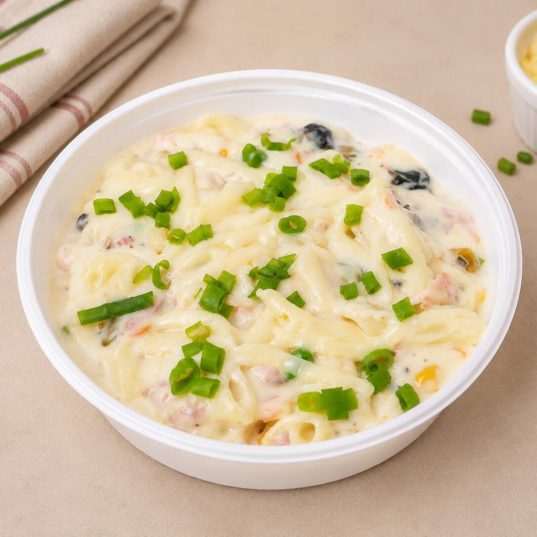 Massa: Parafuso
Molho: Branco
Temperos: Alho, azeite, cebola, orégano e pimenta calabresa
Ingredientes: Bacon, frango, azeitona, milho, uva passas e cenoura
Finalização: Mussarela e cebolinha verde