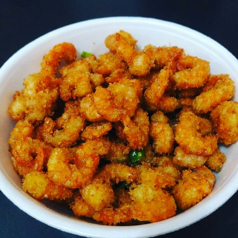 Camarões selecionados, fritos na farinha panko
