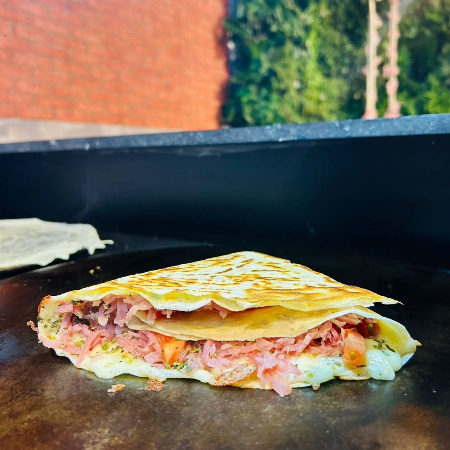 Crepe francês presunto queijo mussarela orégano e tomate