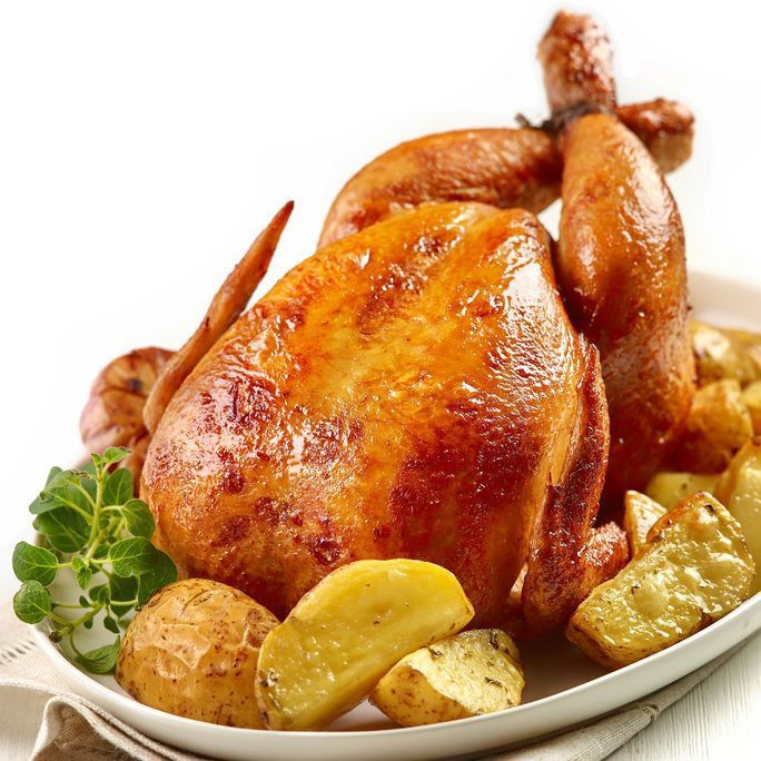 Frango Assado com Batata e Farofa – Xico do Frango Suculento frango assado no tempero especial do Xico, dourado por fora e macio por dentro. Acompanhado de batatas assadas bem temperadinhas e uma farofa crocante e saborosa, feita com ingredientes selecionados. Uma refeição completa, cheia de sabor e tradição, do jeitinho que você gosta!
