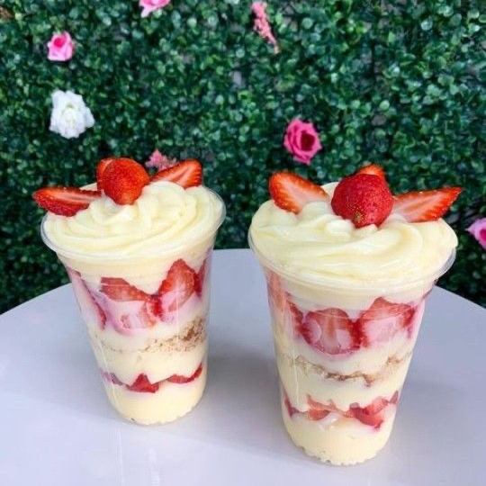 FRESAS CON CREMA