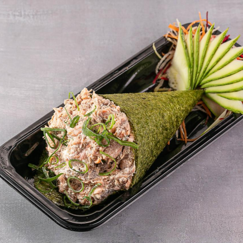 Salmão grelhado, shari, nori, cream cheese e cebolinha