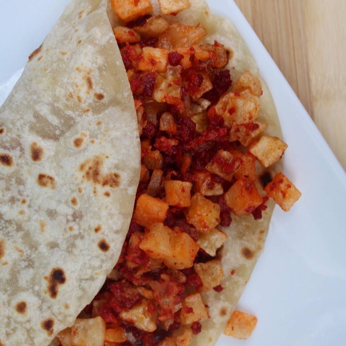 Taco de Chorizo con Papa