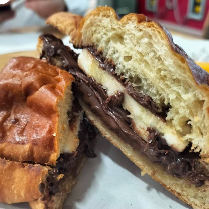 Combo Croissant Dulce y Tu Bebida Favorita