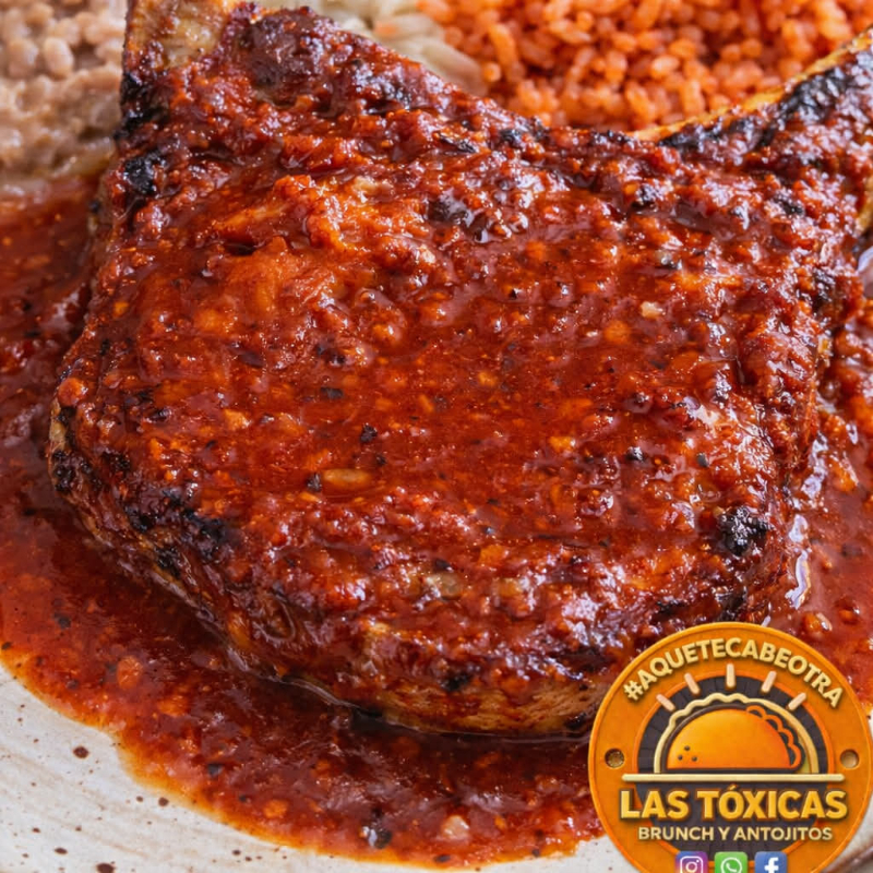 CHULETA EN SALSA ROJA