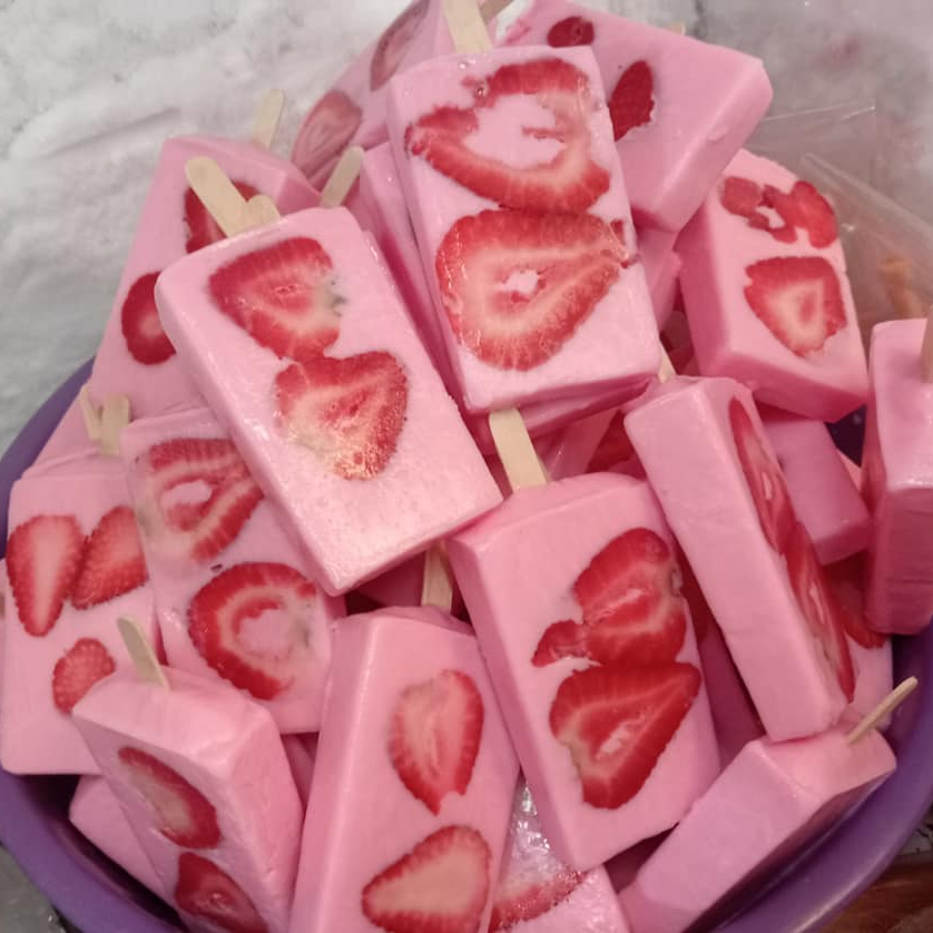 PALETA DE FRESA / YOGOURT