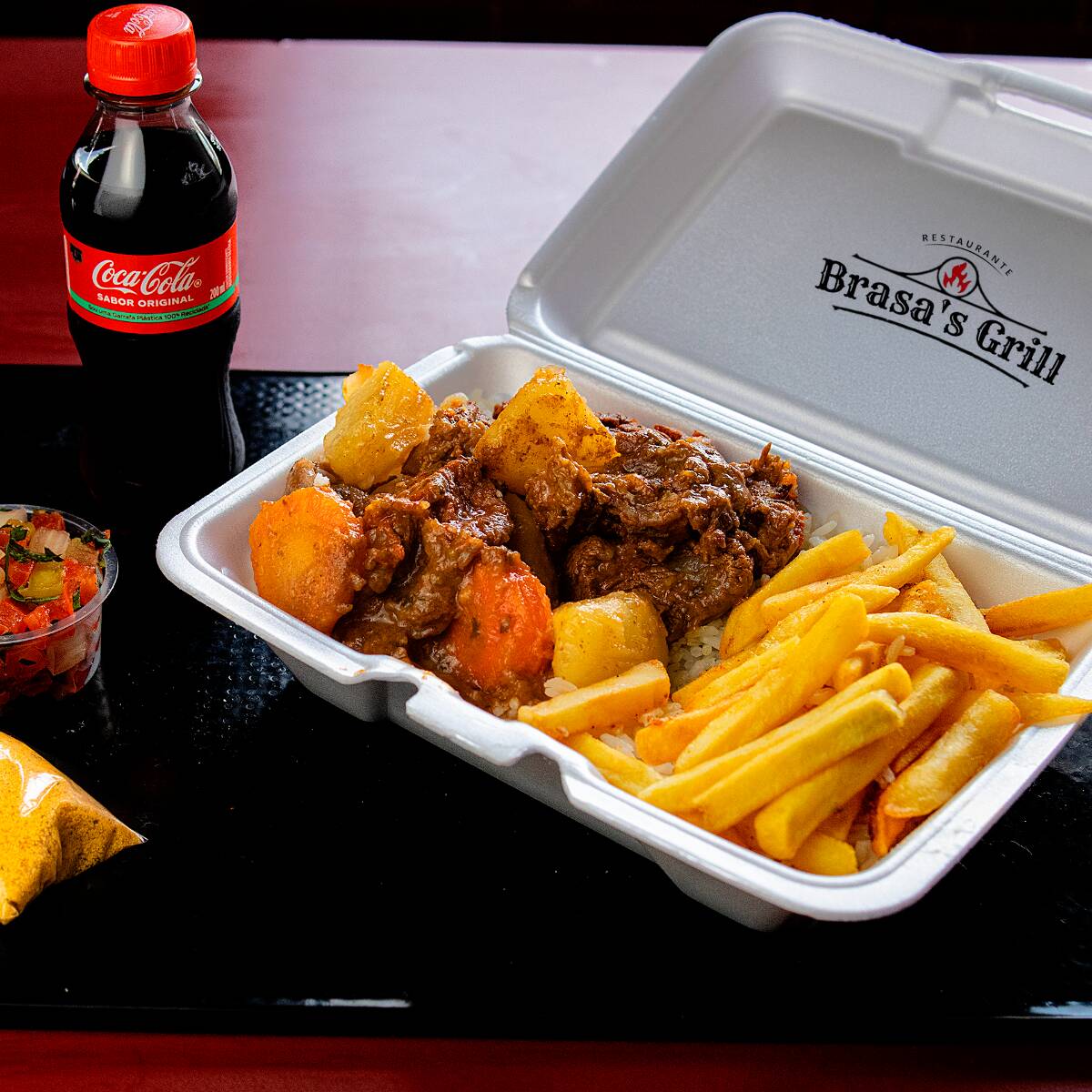 Acompanha arroz, feijão, vinagrete e fritas + Caçulinha 200 Ml