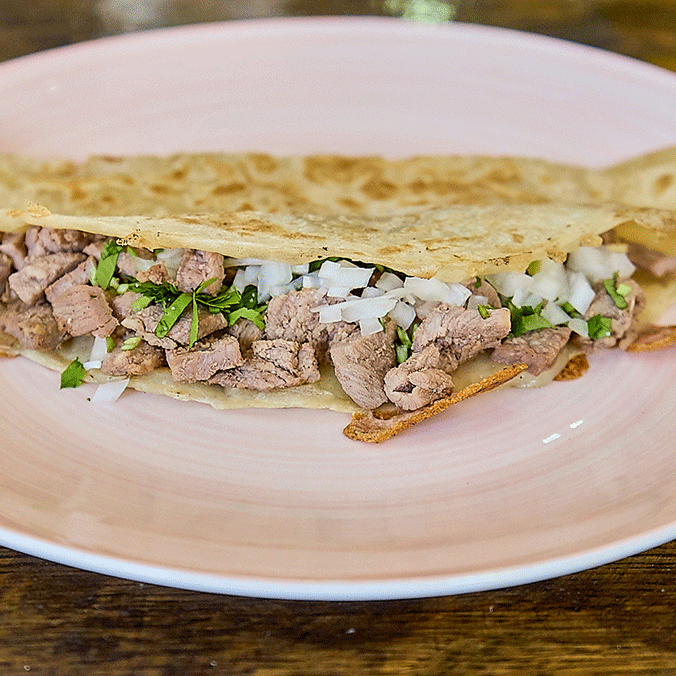 Quesadilla de Harina con Asada