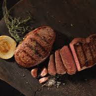 Acompanhamentos: Arroz branco soltinho, feijão, vinagrete, farofa e acompanhamento especial do dia