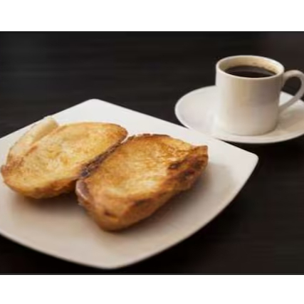 Delicioso pão na chapa com manteiga, com café expresso pequeno.