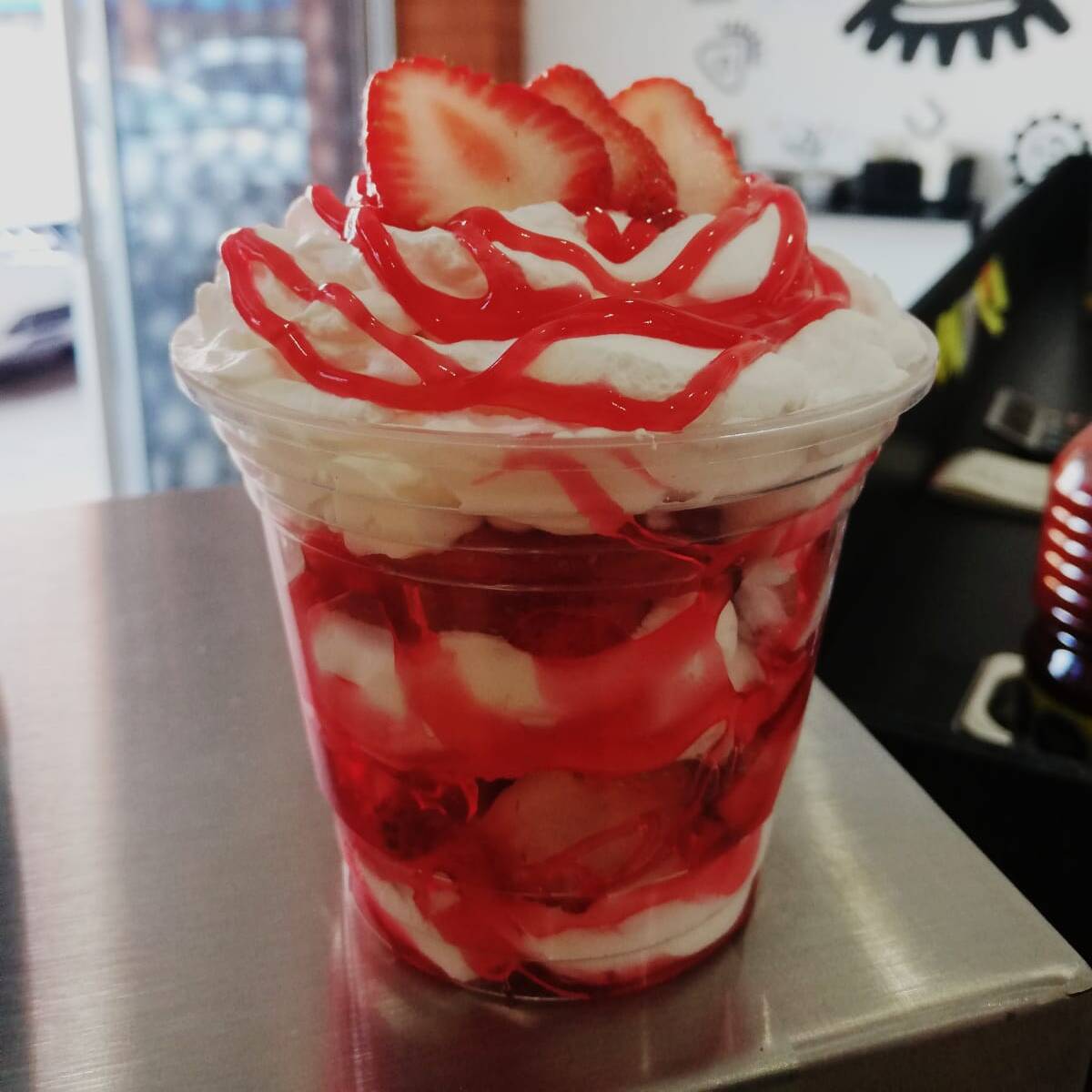 Fresas Frescas con Crema Chantilly