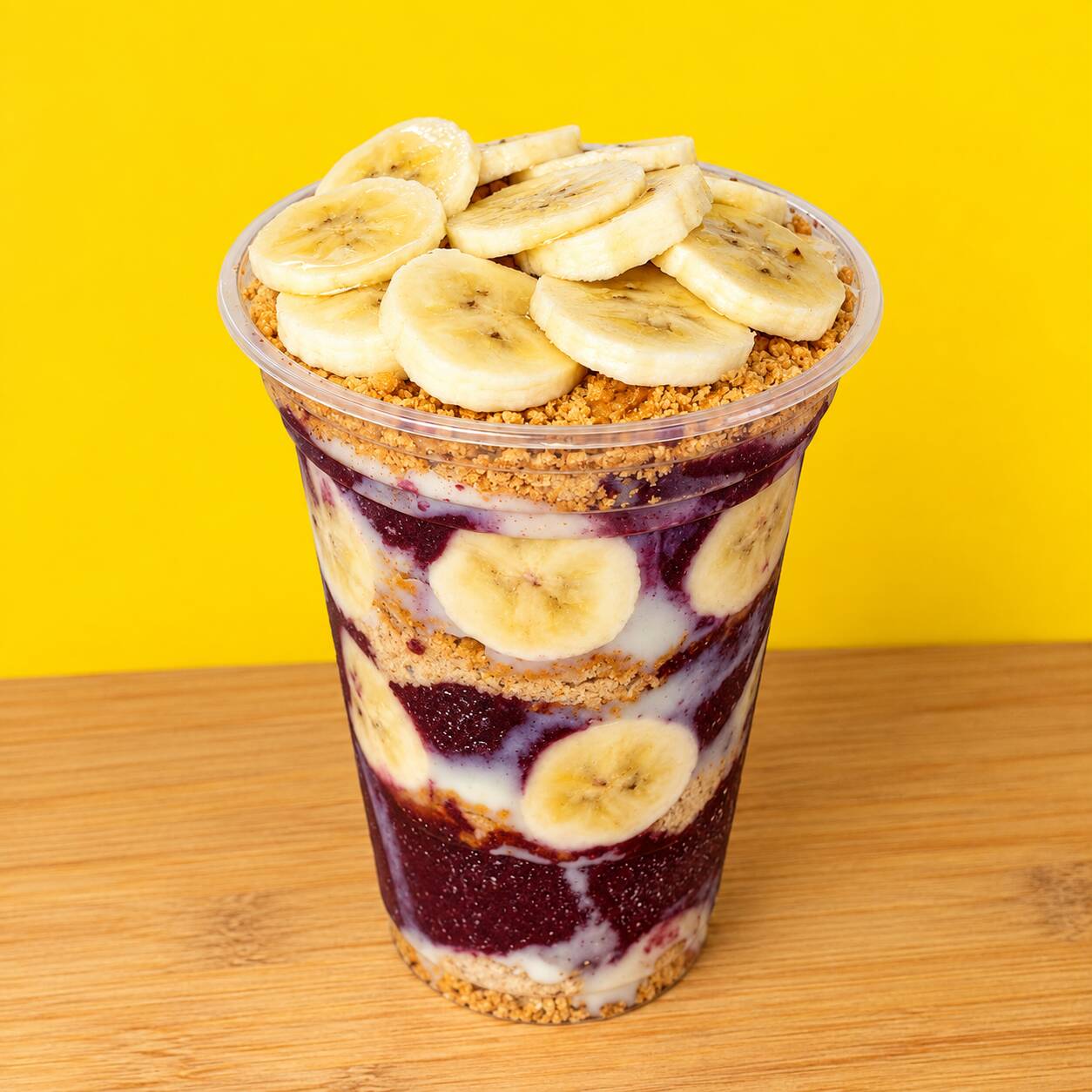 Açaí premium, paçoca, banana e leite condensado.