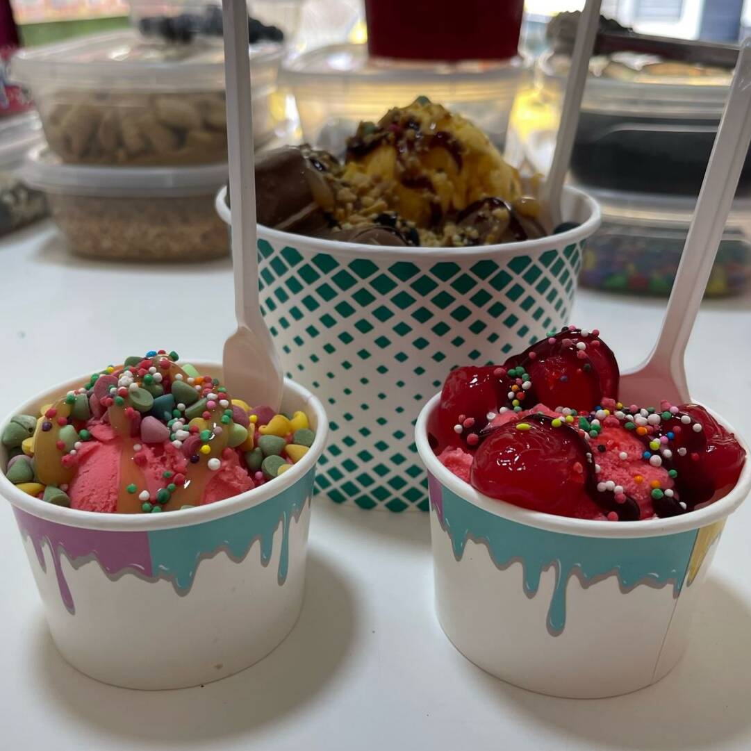 Helado con Topping 2 helados y 4 toppings.