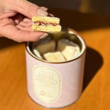 Bolachas amanteigadas, recheadas com goiabada. 320g Obs. 1: não alteramos nenhum produto ou retiramos/adicionamos ingrediente. Obs. 2: produto de consumo imediato. Obs. 3: alguns produtos podem vir com vencimento do mesmo Dia.