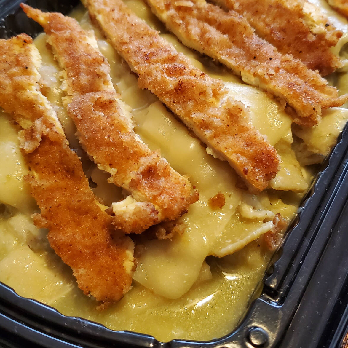 Chilaquiles Suizos Gratinados (con Proteína + Bolillo)